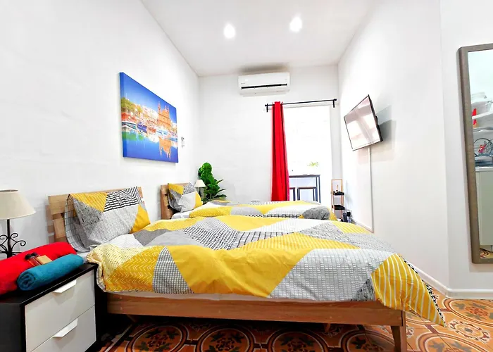 Modern Central Studio Apartment By Mive